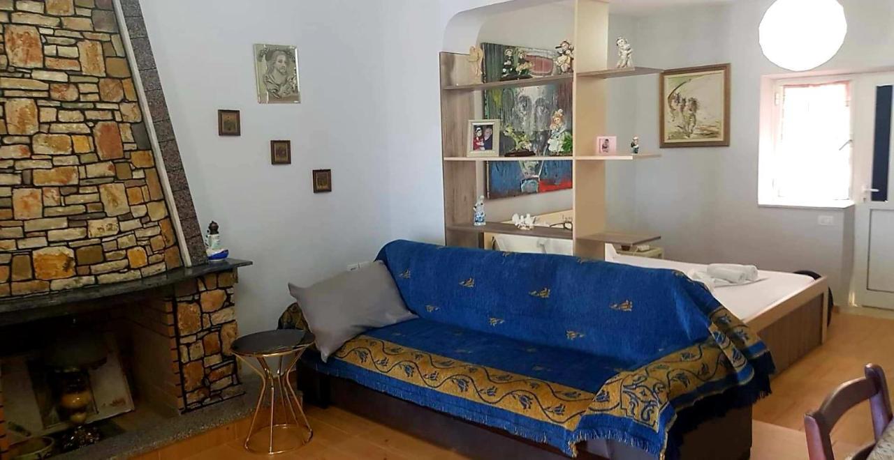 Aira Apartment Himare Eksteriør bilde