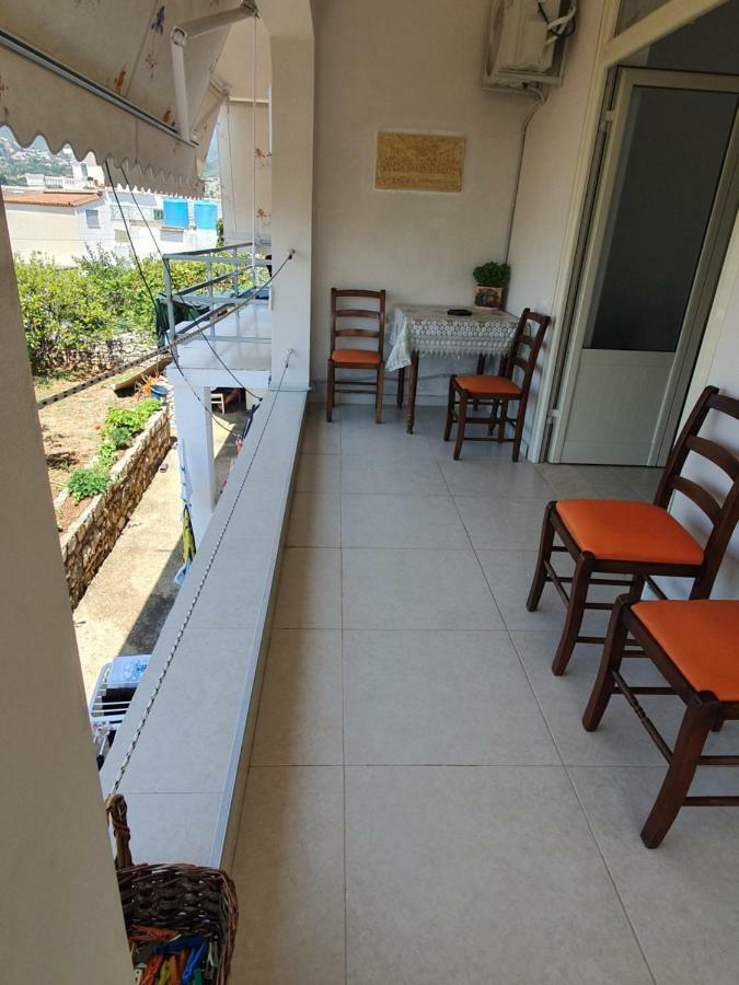 Aira Apartment Himare Eksteriør bilde